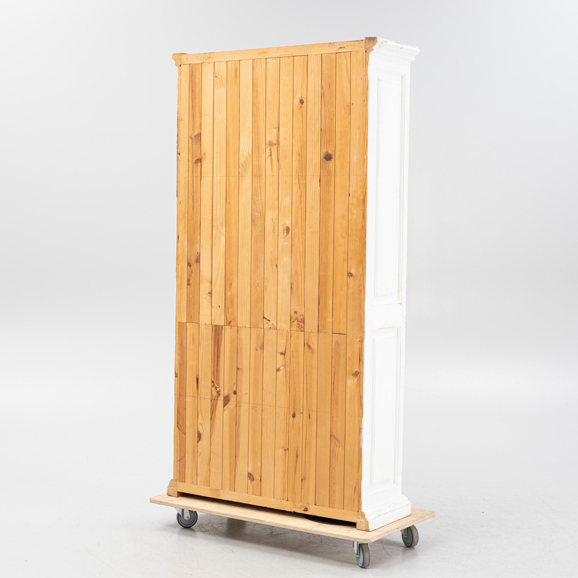 Bokskåp, 1900-talets början.