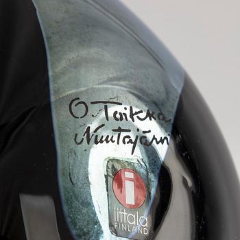Oiva Toikka, glasfåglar, 2 st, "Crow" och "Babycrow", signerade O. Toikka Nuutajärvi.