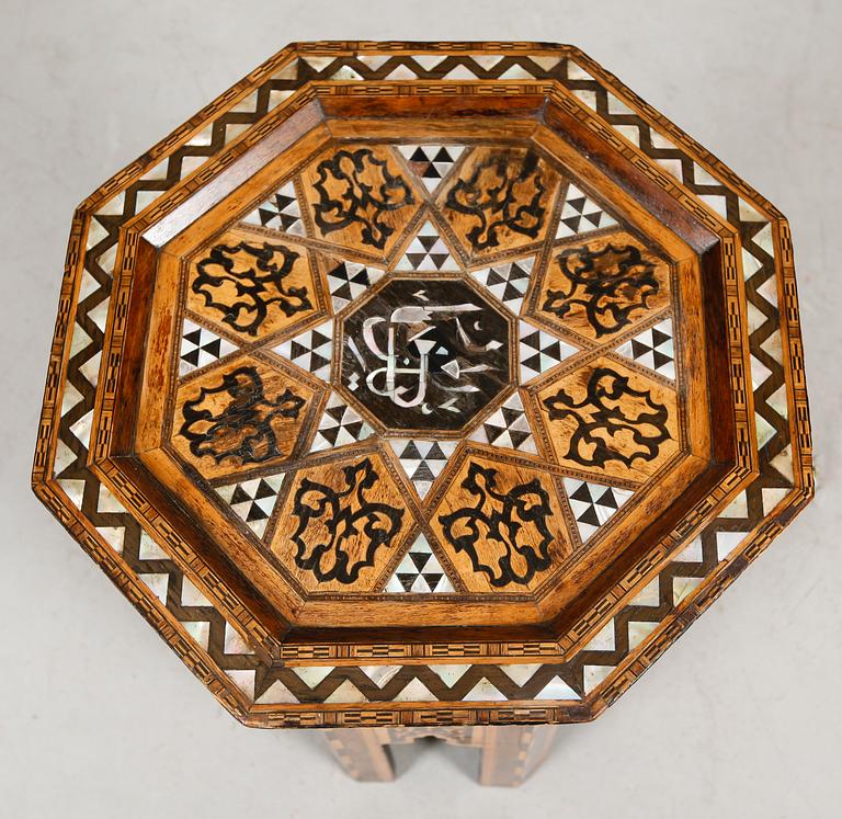 BORD, orientaliskt, sent 1800-tal.
