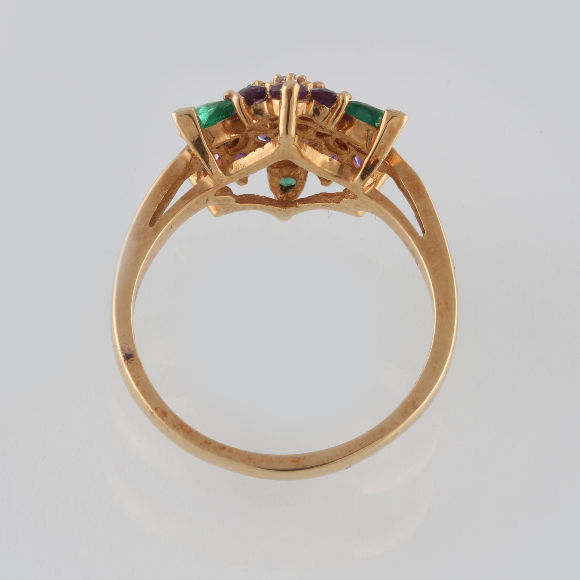 RING, 18K guld med fasettslipade ametister, 3 smaragder samt 4 briljantslipade diamanter, utländska stämplar. Vikt 6,0 g.