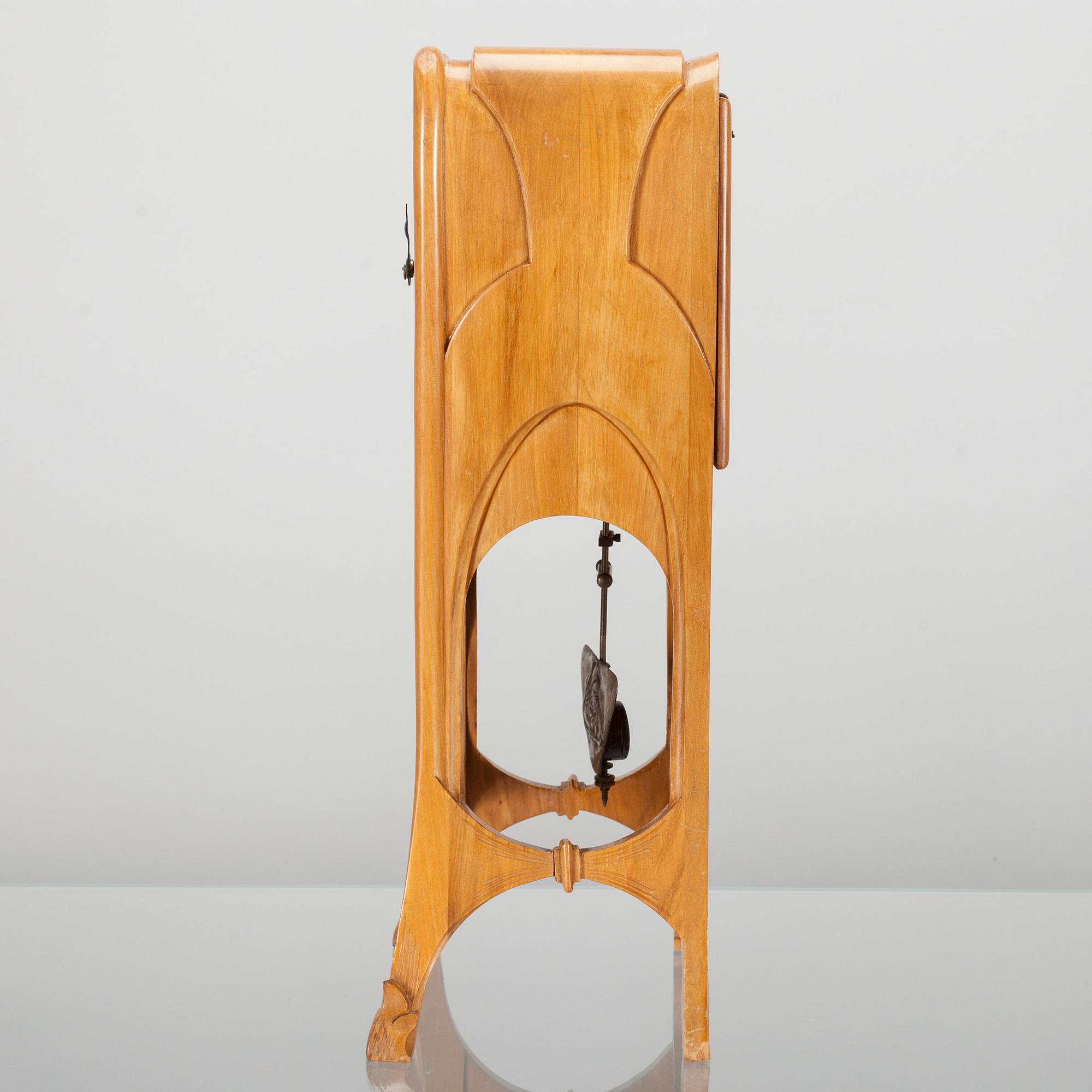 BORDSPENDYL, art nouveau, troligen Frankrike 1900-talets början.
