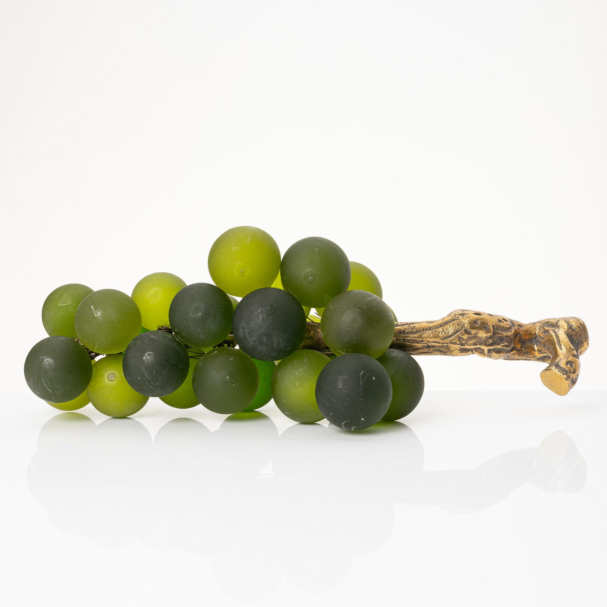 A table decoration, 'French Grapes', Eichholtz, contemporary.