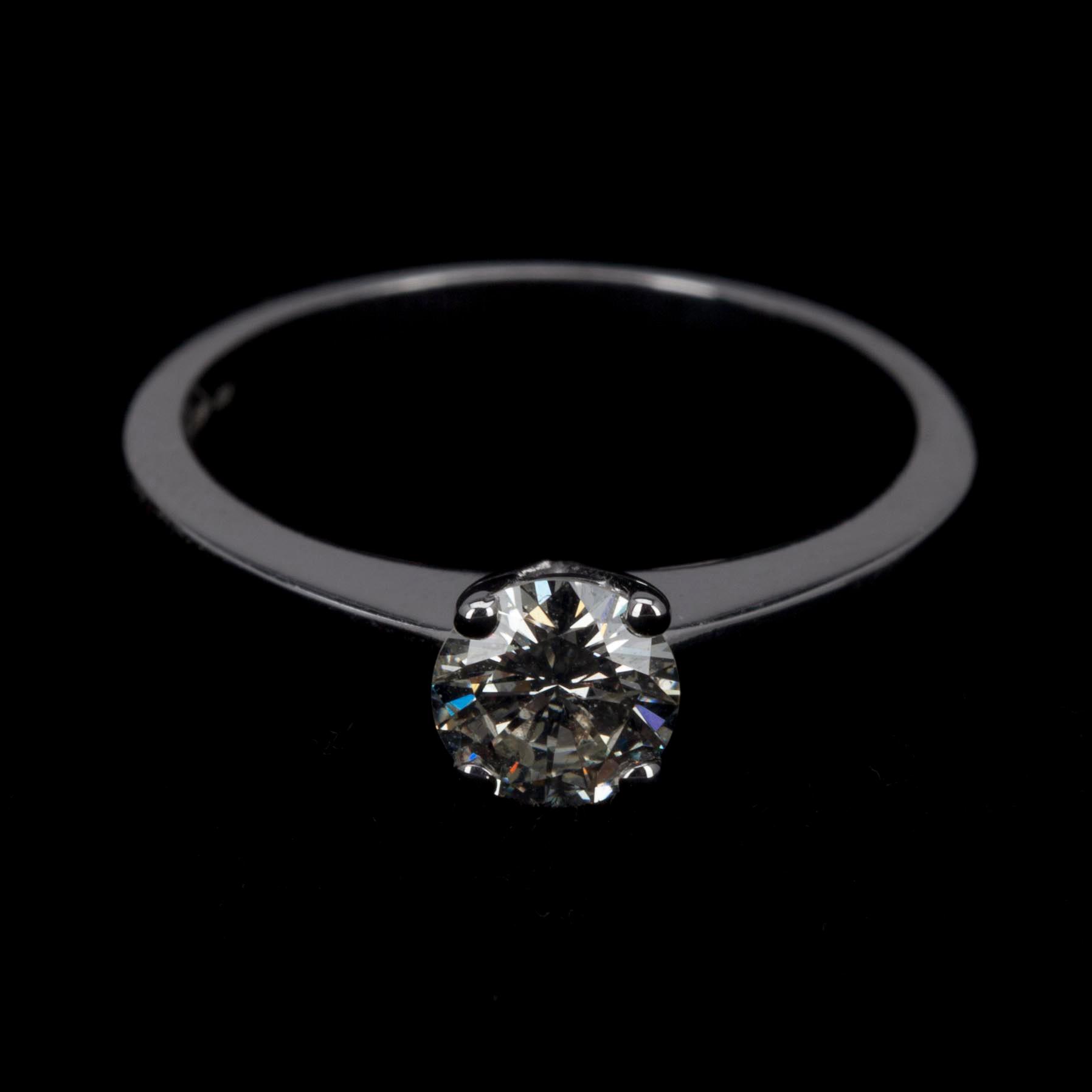RING, vitguld 18K med briljantslipad diamant 0,61 ct. Vikt 2,9 g.