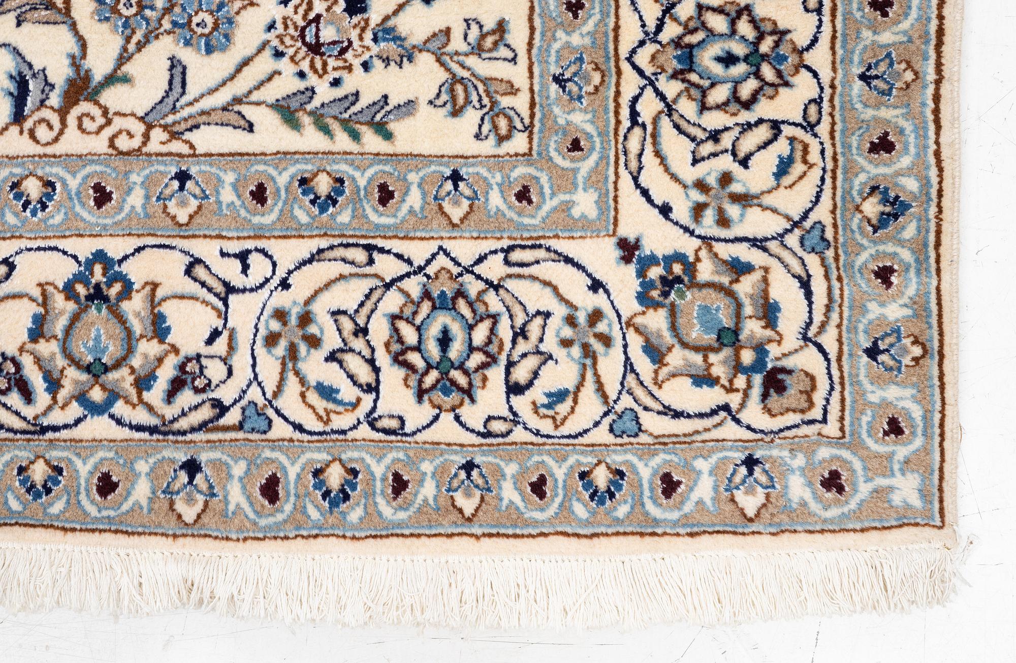 Matta, Nain, Ca 300 x 200 cm.