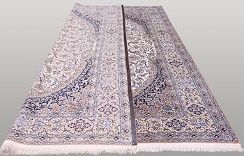 Nain part silk, 6LAA, signed, ca 392 x 300 cm.