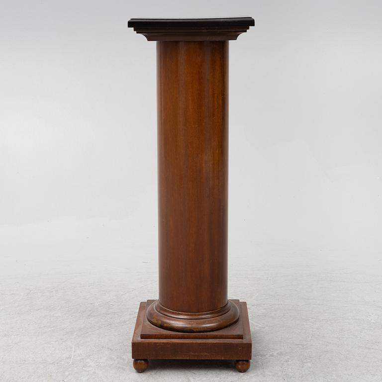 Pedestal, column-shaped, first half of the 20th Century.