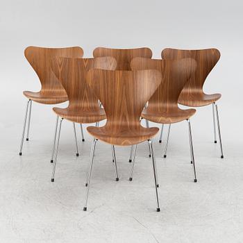 Arne Jacobsen, six walnut-veneered "Seven" chairs, Fritz Hansen, Denmark.