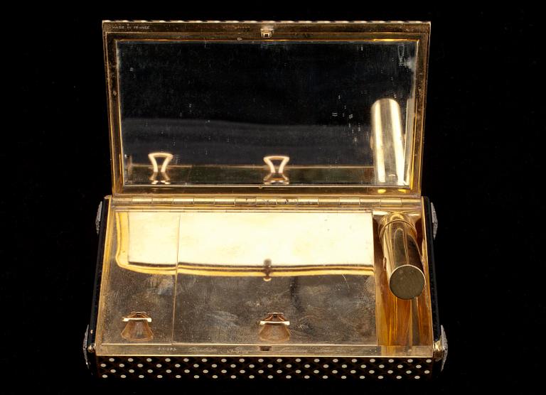 CARTIER MAKE-UP ETUI, Nr: 01074. 18K guld, emalj. Baguette- och rosenslipade diamanter ca 1.00 ct. Vikt 271 g.