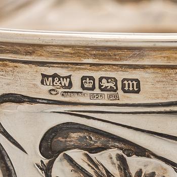 A pair of sterling silver bowls, M&W Sheffield, 1902.