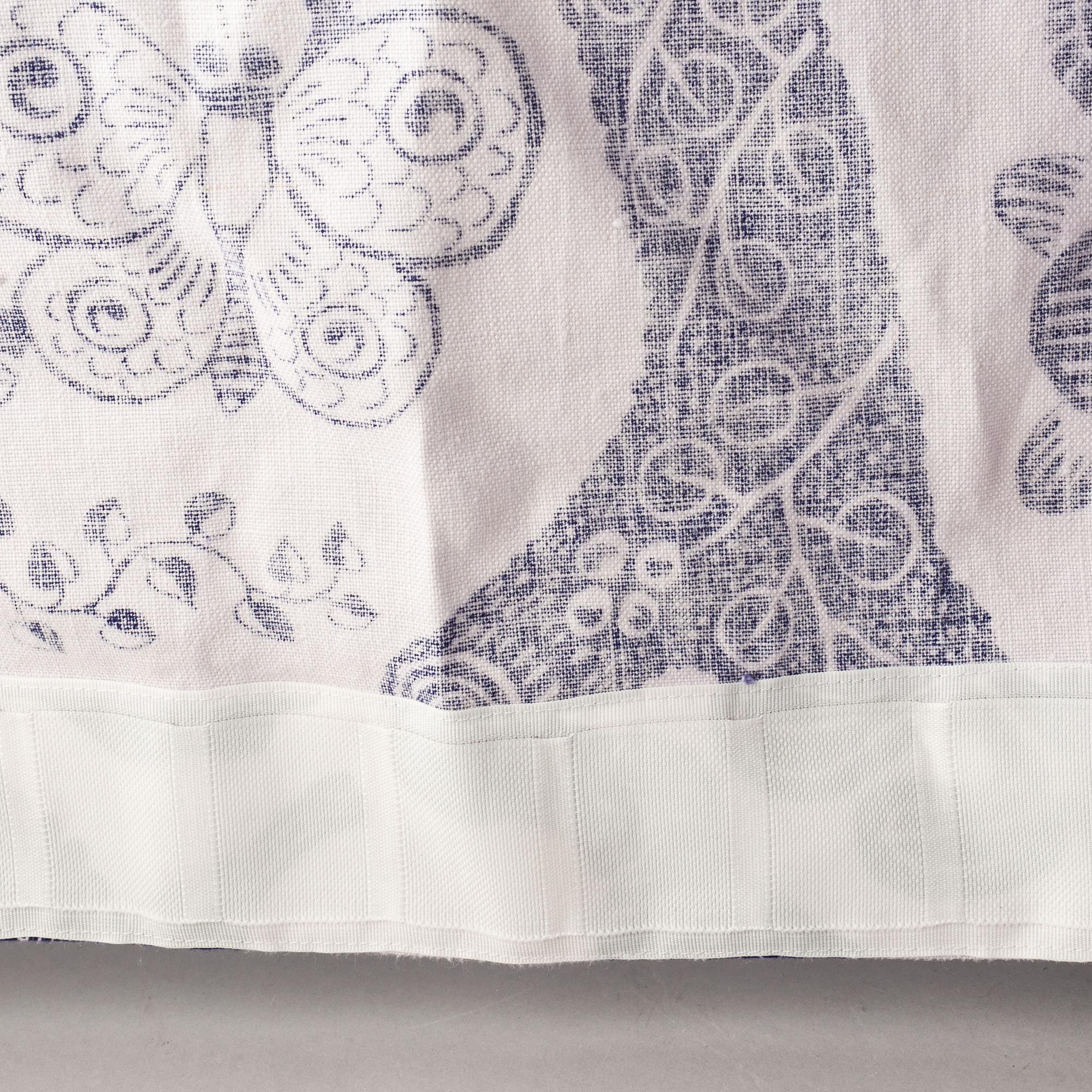 A pair of linnen curtain lengths, "Djungel" design Josef Frank for Svenskt Tenn. 230 x 120 cm.