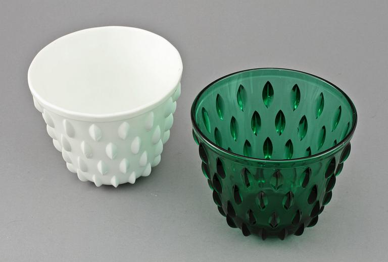 A set of two glass flower pots by Arthur Percy, Gullaskruf.