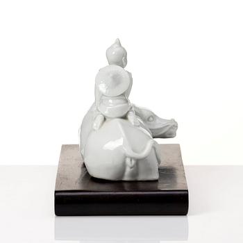 A pair of blanc de chine figurines, Qing dynasty, late Qing dynasty.