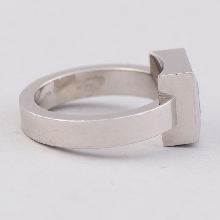 SORMUS, Chopard, "Happy diamonds square", briljanttihiottu timantti, 18K valkokultaa.