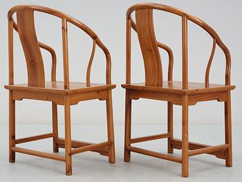 A pair of wooden horseshoeback armchairs, Qing dynasty.