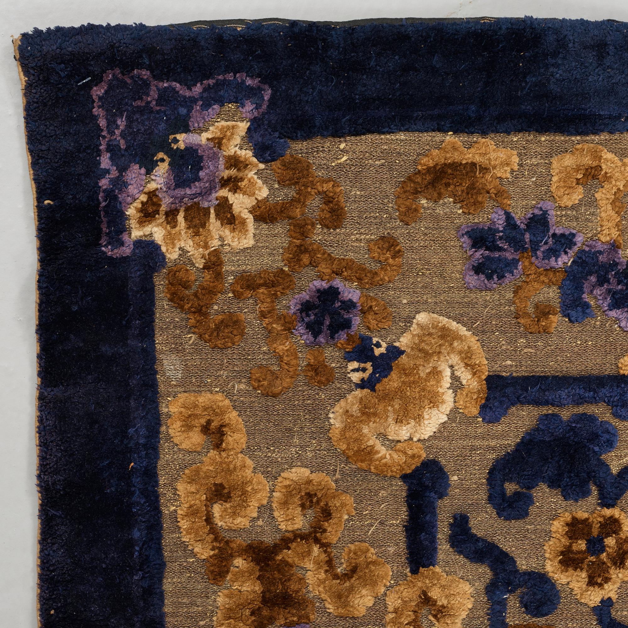 CARPET. Antique silk China relief. 212 x 125 cm. Late Qing dynasty (1644–1911).