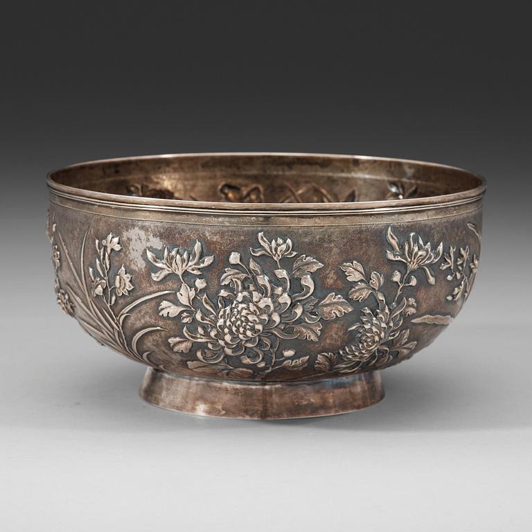 An export silver bowl, Shanghai, bears marks Shanghai Woshing, circa 1910.