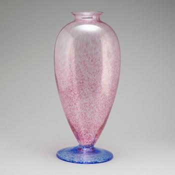 A glass vase by Lars Sestervik, Lindshammar, signed and dated 90.