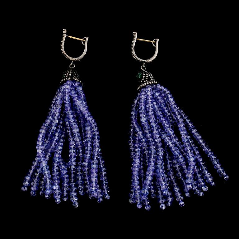 ÖRHÄNGEN, silver och guld, smaragder tot ca 0.35 ct, , diamanter tot ca 0.85 ct och tanzaniter.