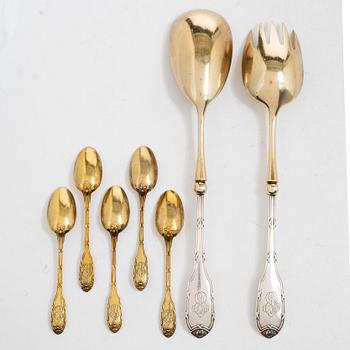 Georges Fouquet-Lapar, salladsbestick, ett par, samt 5 kaffeskedar, förgyllt silver, Frankrike (verksam 1897-1925).