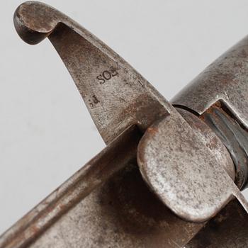 DRÄKTVÄRJA samt SABEL, 2 st, 1800-tal.