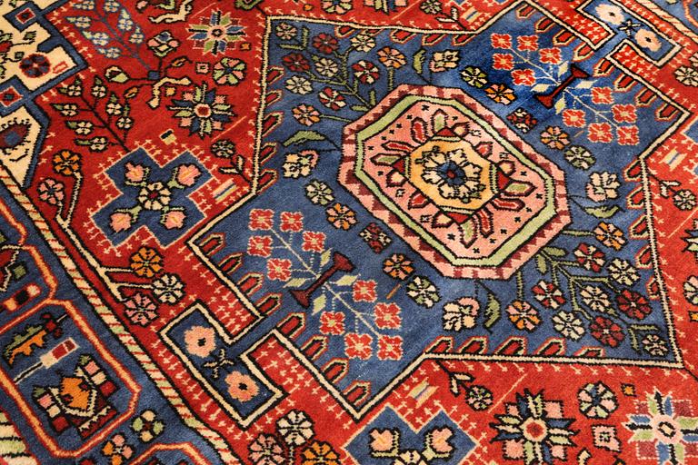 A Hamadan rug, 213 x 138 cm.