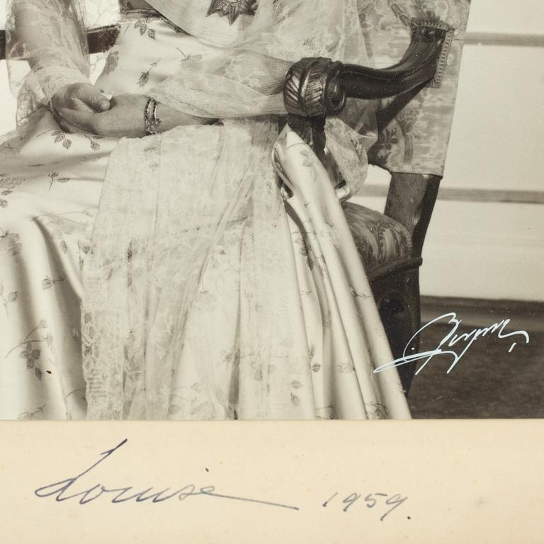 A PAIR OF ROYAL PHOTOGRAPHS WITH AUTOGRAPHS, signead and dated 1959.