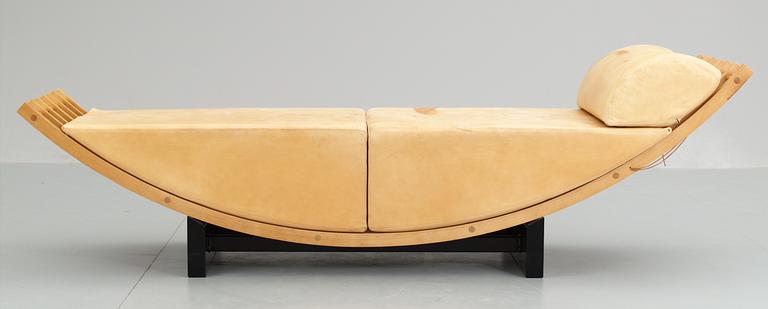 A Jonas Bohlin daybed 'Concav' in beech and beige leather by Källemo, Sweden 1985.