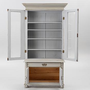 Bokskåp/ Vitrinskåp  1800-talets slut.