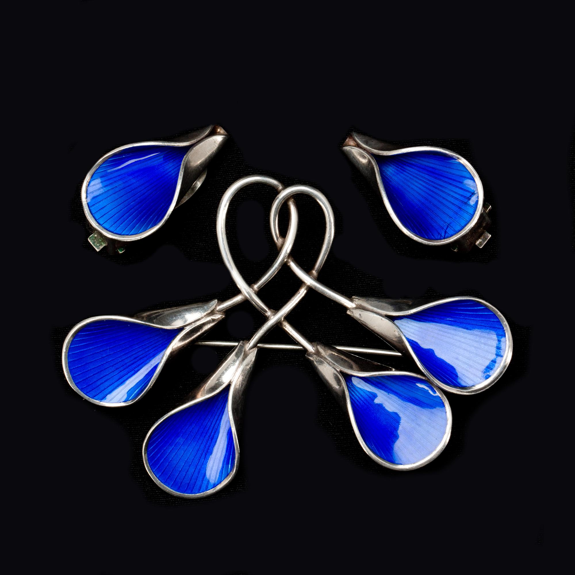 GARNITYR 4 delar, silver och emalj. J Tostrup, Norge.  Vikt tot ca 55 gram.