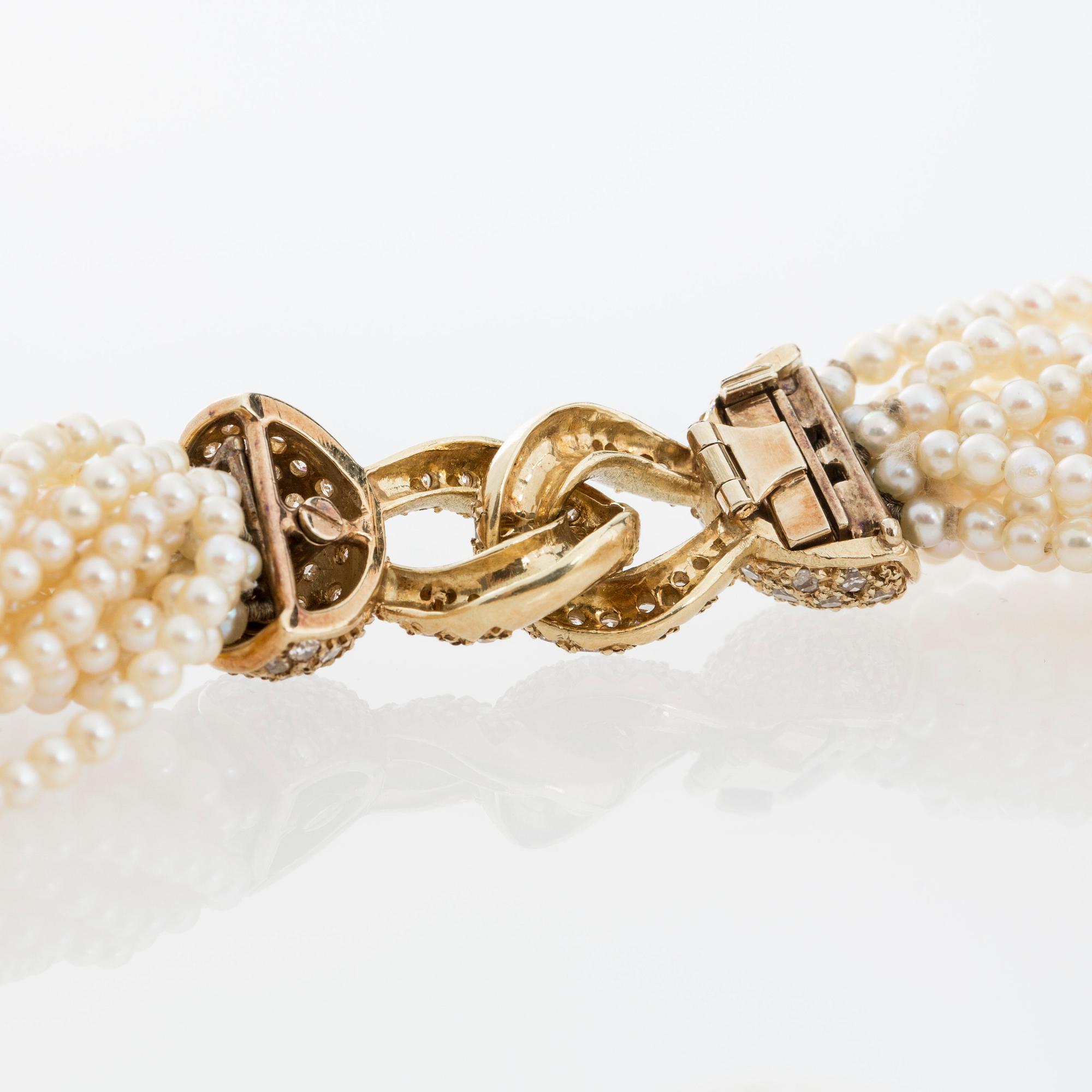COLLIER, odlade saltvattenspärlor, lås i 18K guld med åttkantslipade diamanter, ca 1.50 ct.