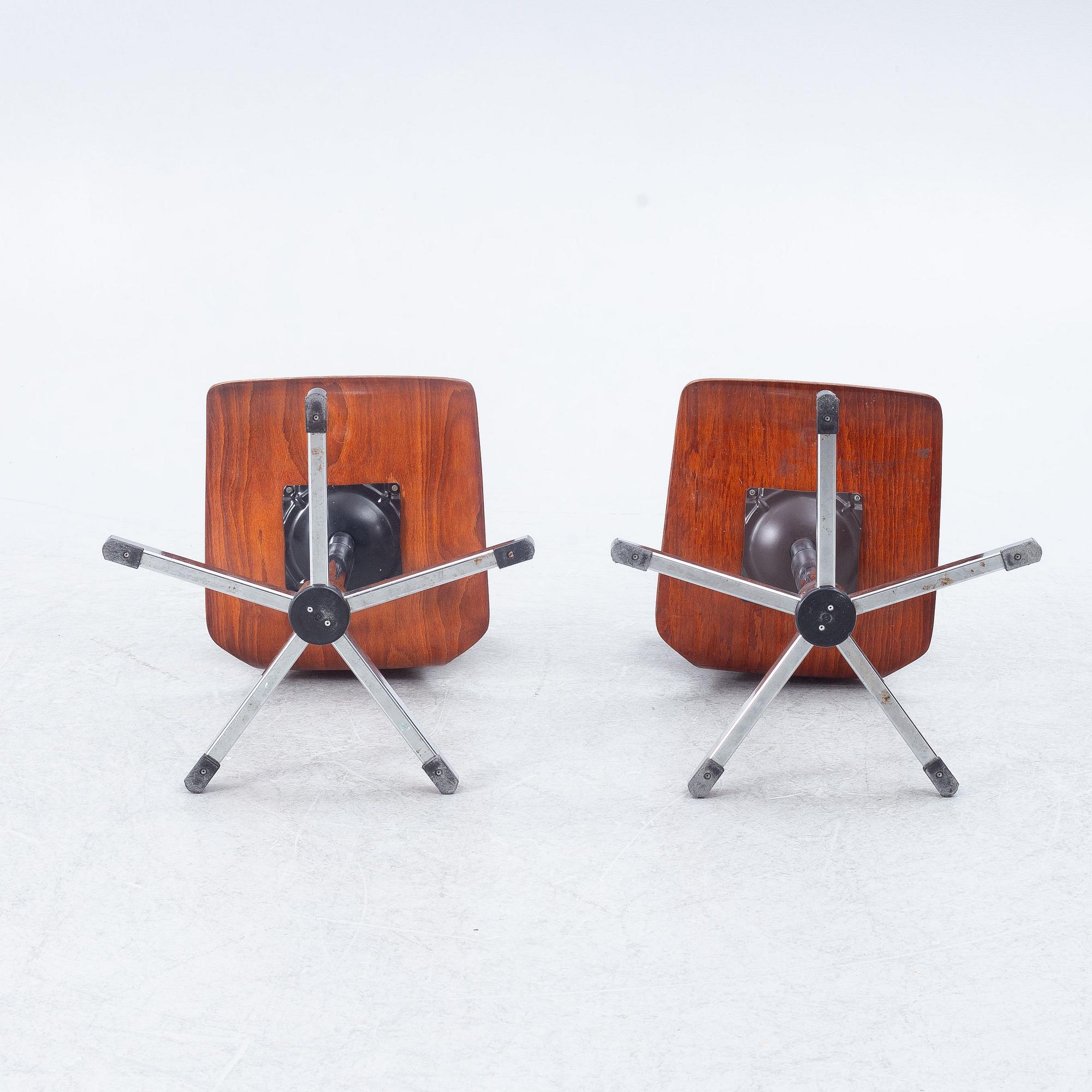 Stolar, ett par, samtida.