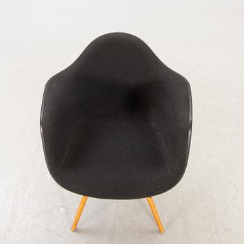 Charles and Ray Eames, stol, "Plastic chair DSW", Vitra, 2011.