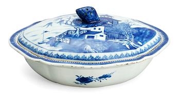 A blue and white vegetable tureen with cover, Qing dynasty, JIaqing (1796-1820).