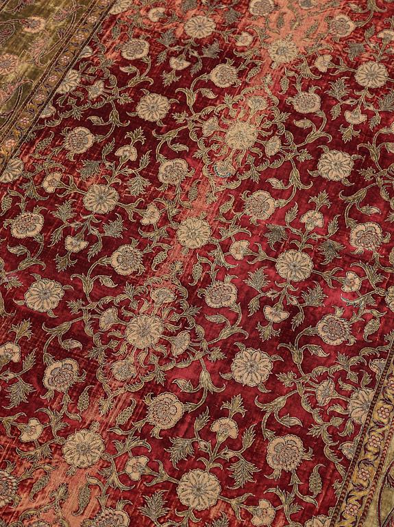 MOGUL SILKESSAMMET, Indien, sannolikt 1700-talets andra hälft, ca 227 x 146,5 cm.