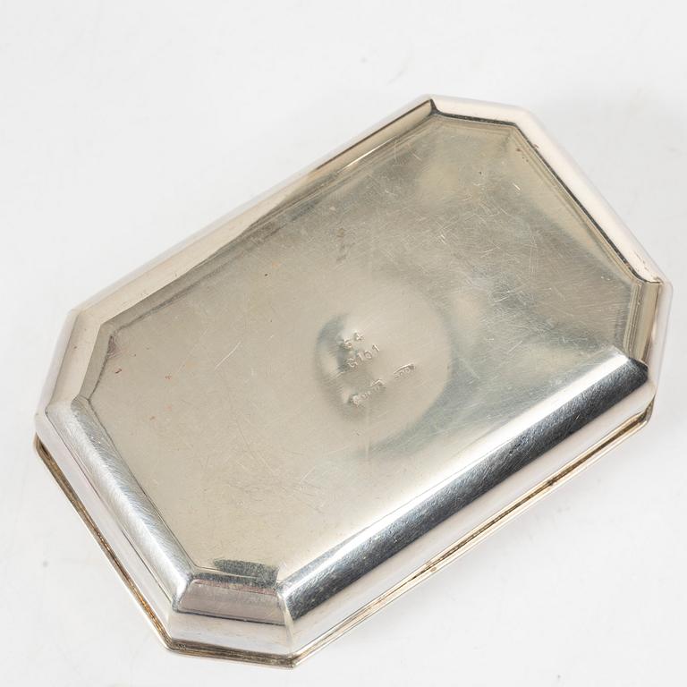 Sockerskål med lock, bläckhorn samt ask, silver och glas resp silver, 1900-tal, bl a Italien.