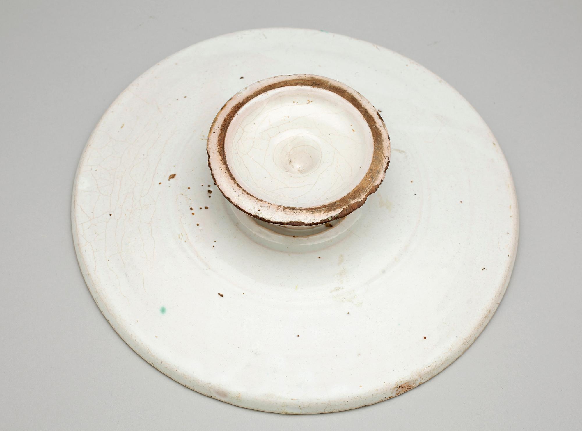 FAT PÅ FOT, fajans, troligen Italien, 1800-tal.