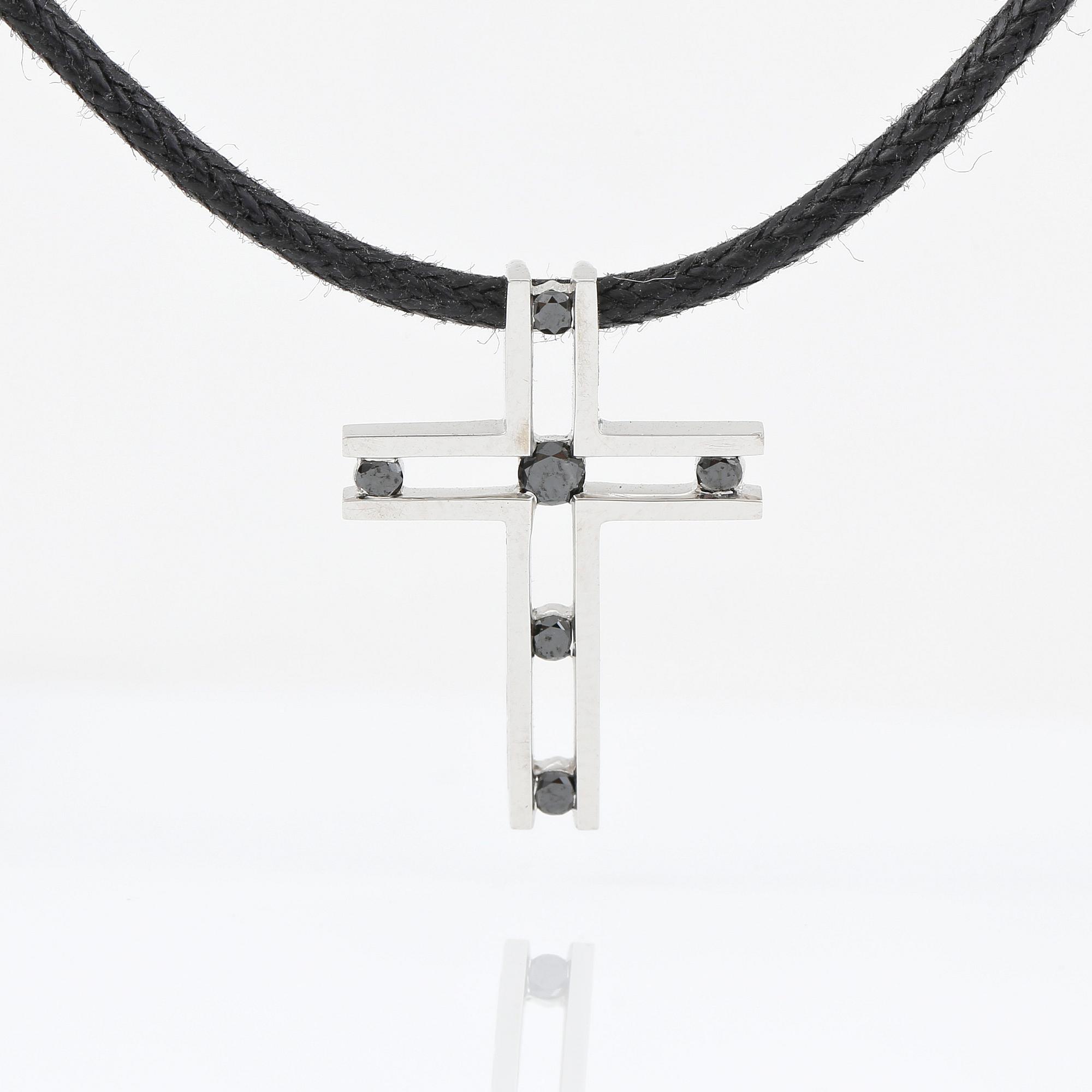 HÄNGE, Bliss Gioielli, Italien, ett kors på svart textilcord med 6 svarta diamanter ca 0.20ct.