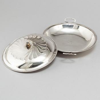 An English 19th century silver serving dish and cover, marked IR London 1844.