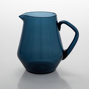 Sakari Pykälä, A pitcher and 15 'Kulma' drinking glasses for Riihimäen Lasi Oy 1956-1968.