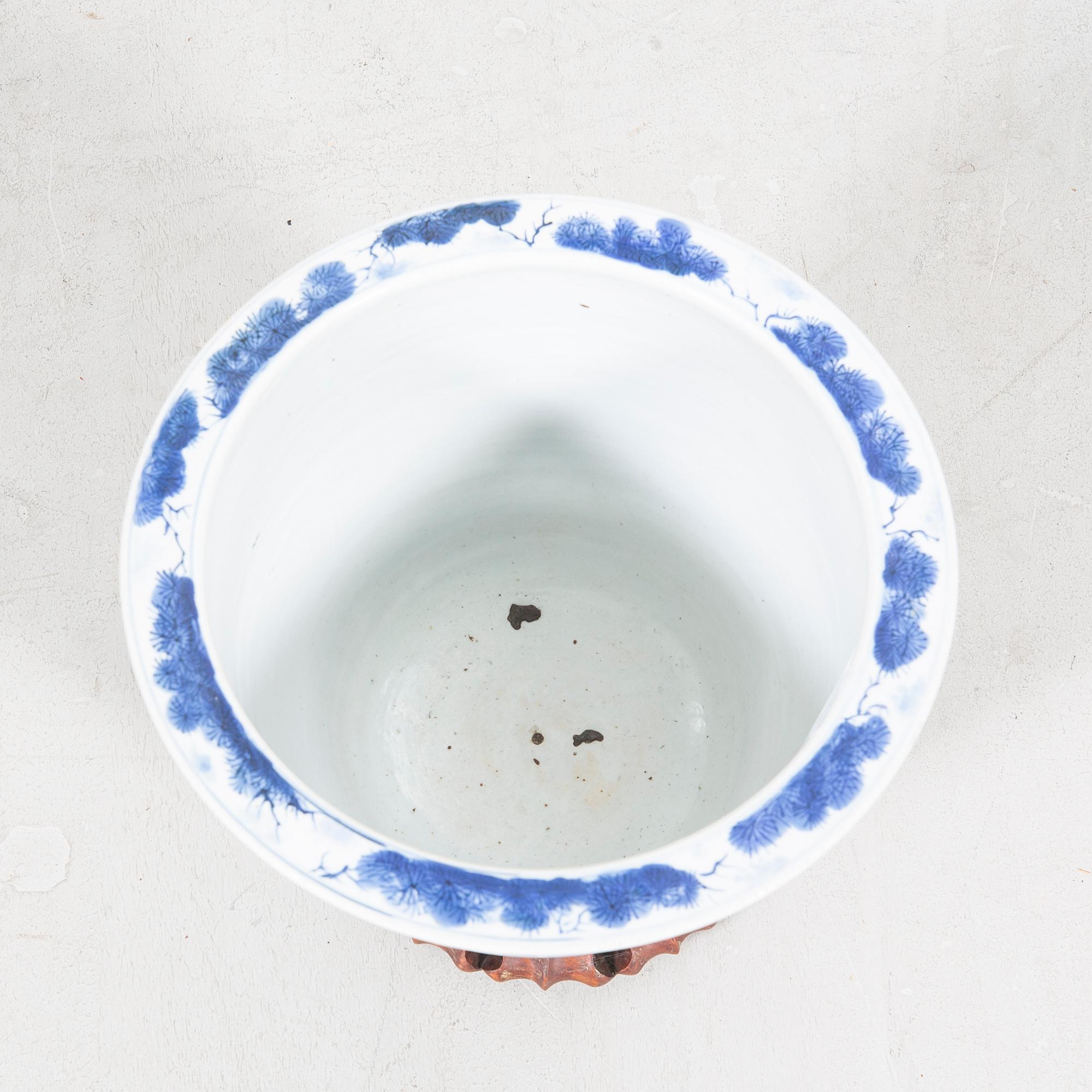 Kruka, porslin. Qingdynastin, Kangxi (1662-1722).