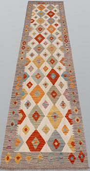 Gallerimatta, Kelim, ca 291 x 71 cm.