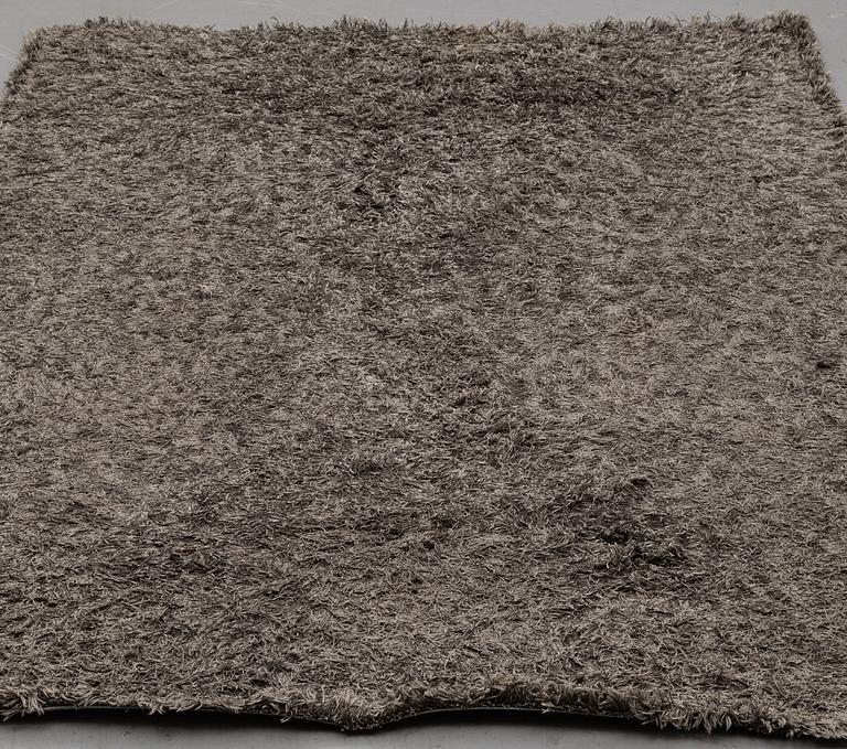 MATTO "Sam NR 780", designed by Gunilla Lagerhem Ullberg, for Kasthall, ca 240 x 168 cm.