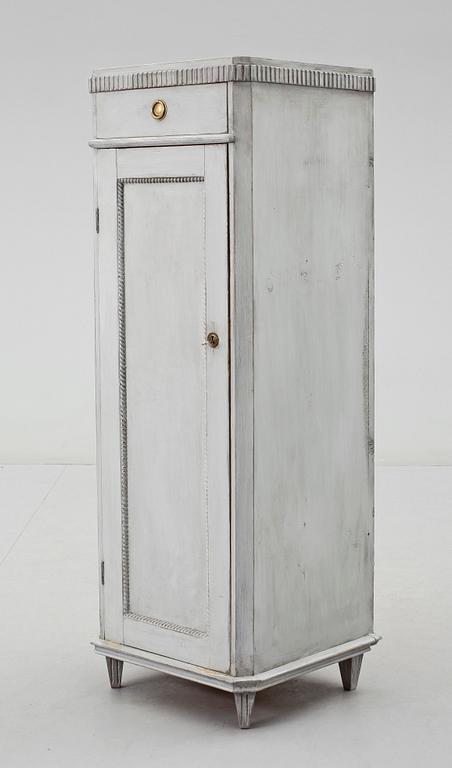 KOLONNSKÅP, sengustaviansk stil, 1800/1900-tal.