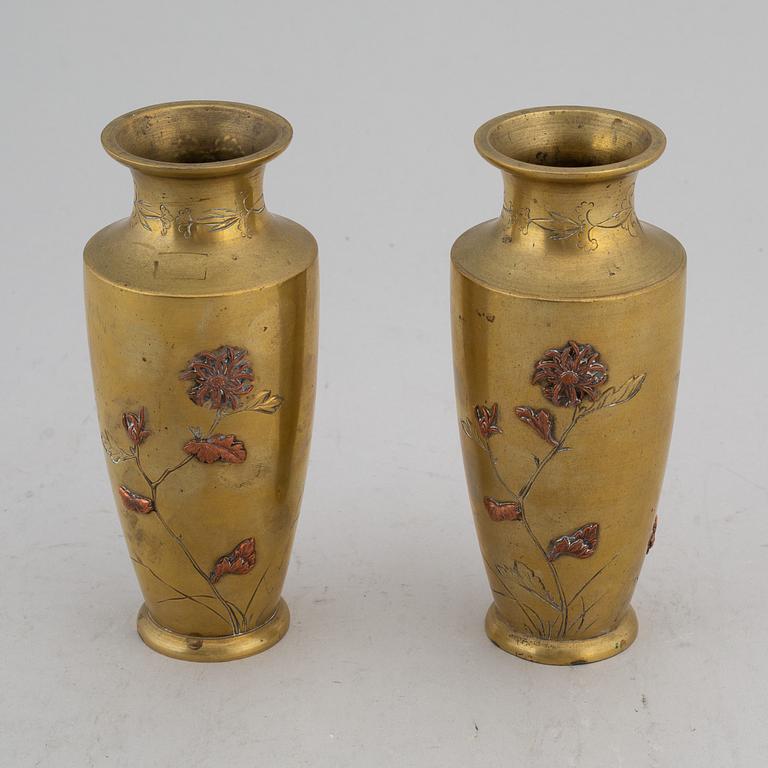 A pair of Japanese vases, early 20th Century.