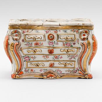 TULPANVAS, porslin, Kina, Qianlong 1736-1795.