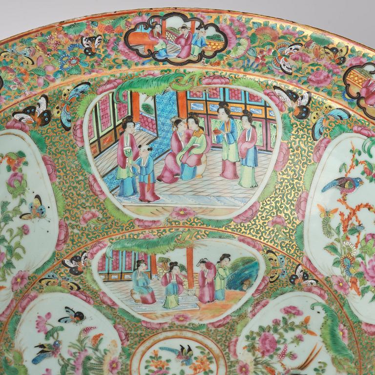 A large famille rose Canton basin, Qing dynasty, 19th Century.