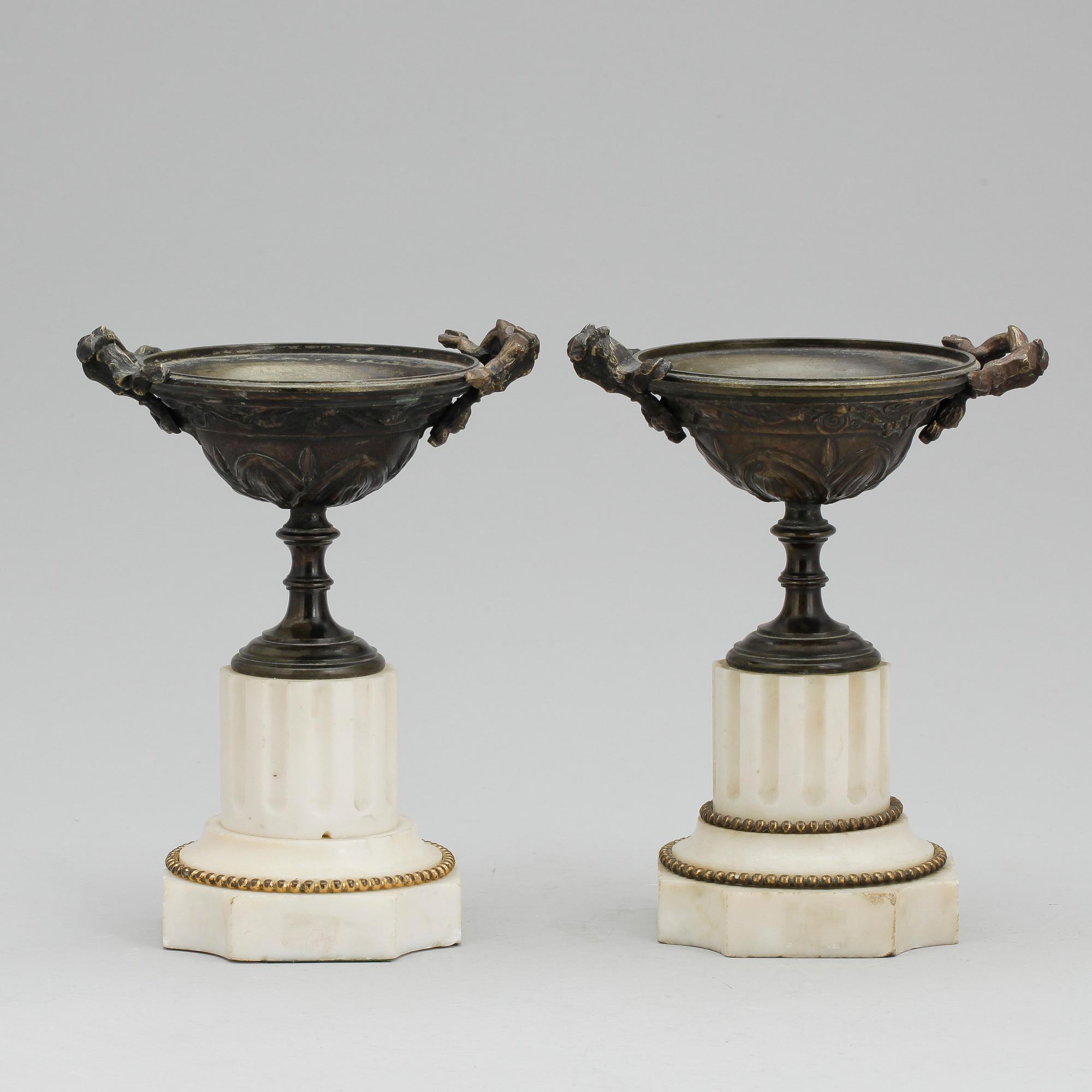CASSOLETTER, ett par, Louis XVI-stil, 1800-talets slut.