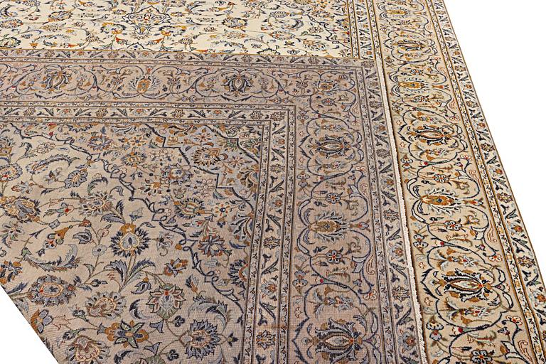 A Kashan carpet, c. 388 x 285 cm.