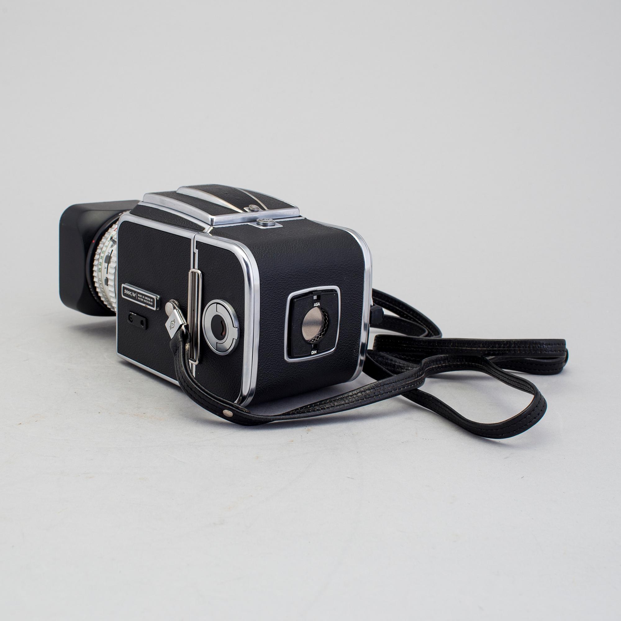 a Swedish Hasselblad camera model 500C/M no. UH135363 with Planar 1:2,8 f=80 T* by Victor Hasselblad AB in Göteborg 1972.