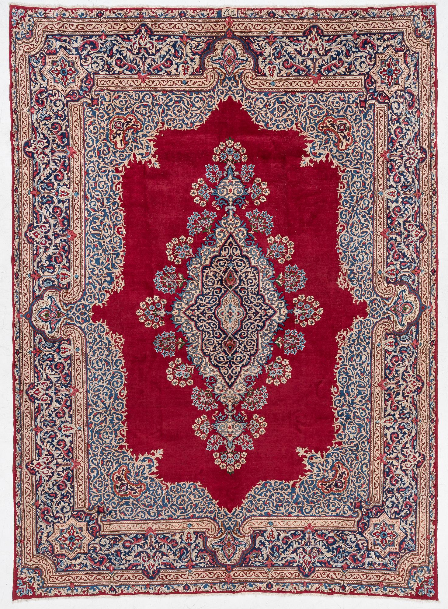 A Yazd carpet, approx. 418 × 297 cm.